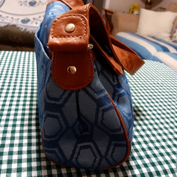 Access from Liz Claiborne Shoulder Bag - Picture 5 of 9